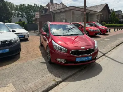 Gebraucht Kia Ceed Sportswagon Spirit 128 PS (94 kW) 2013 (aa1) infrarot met. Kombi