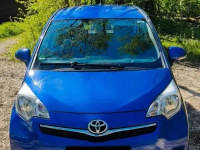 Gebraucht Toyota Verso-S 99 PS (72 kW) 2011 Blau Van / Kleinbus
