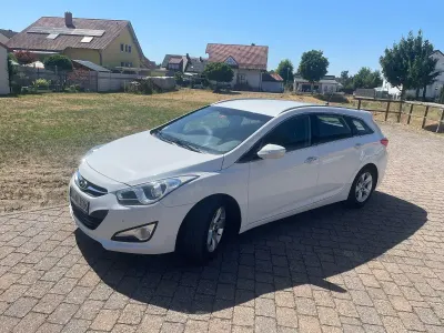 Gebraucht Hyundai i40 Edition 136 PS (100 kW) 2013 Weiß Kombi