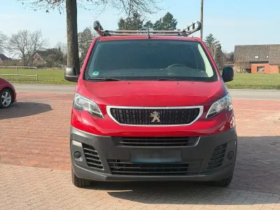Gebraucht Peugeot Expert 115 PS (84 kW) 2017 Rot Van