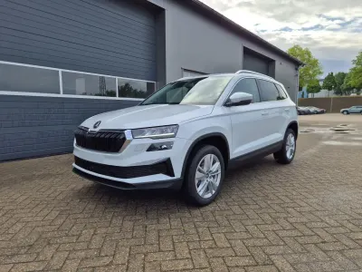 Neu Skoda Karoq Selection 150 PS (110 kW) 2026 Moonweiß perleffekt SUV