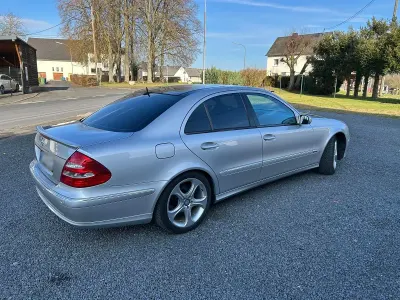 Gebraucht Mercedes E240 Avantgarde 178 PS (130 kW) 2002 Silber Limousine