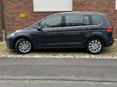 Gebraucht VW Touran 150 PS (110 kW) 2019 Grau Van / Kleinbus