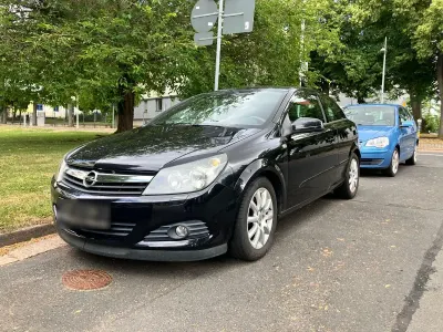 Gebraucht Opel Astra GTC Sport 140 PS (102 kW) 2006 Schwarz Limousine