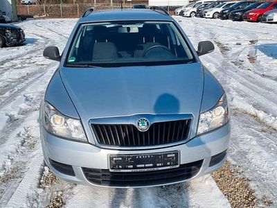Grau Gebraucht 2011 Skoda Octavia Ambiente Kombi | 4.700 € (Superpreis)