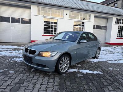 Gebraucht BMW 320 150 PS (110 kW) 2005 Grau Limousine