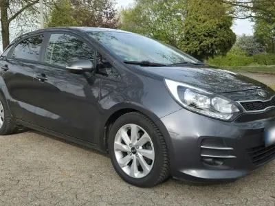 Begagnad Kia Rio 84 HK (61 kW) 2016 Grå Halvkombi