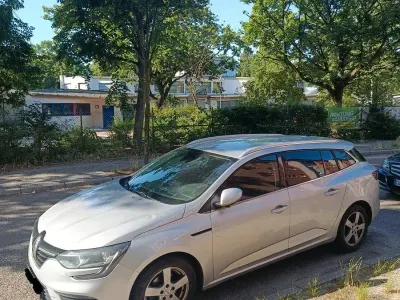 Gebraucht Renault Mégane GrandTour LIMITED 110 PS (80 kW) 2018 Silber Kombi