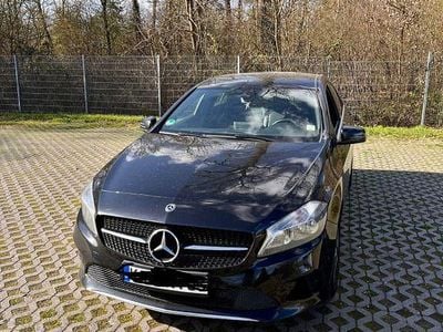 Gebraucht Mercedes A180 Style 122 PS (89 kW) 2017 Schwarz Limousine