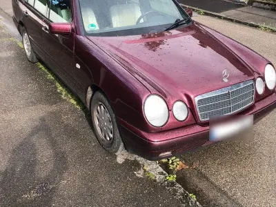 Gebraucht Mercedes E230 Classic 150 PS (110 kW) 1996 Rot Kombi