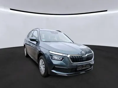 Gebraucht Skoda Kamiq Active 95 PS (69 kW) 2022 Seda quartz/quartz grey SUV