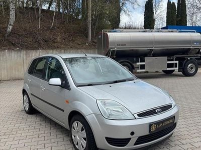 Gebraucht Ford Fiesta 70 PS (51 kW) 2005 Grau Kleinwagen