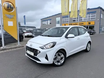 Gebraucht Hyundai i10 Trend 84 PS (61 kW) 2021 Weiß Kleinwagen