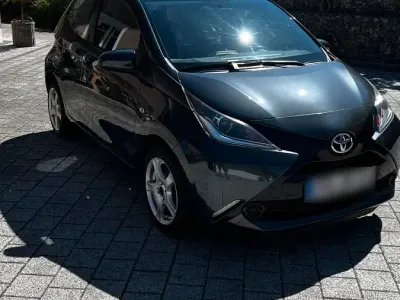 Second-hand Toyota Aygo 68 CP (50 kW) 2015 Gri Hatchback