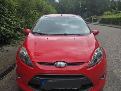 Gebraucht Ford Fiesta Ghia 82 PS (60 kW) 2009 Rot Limousine
