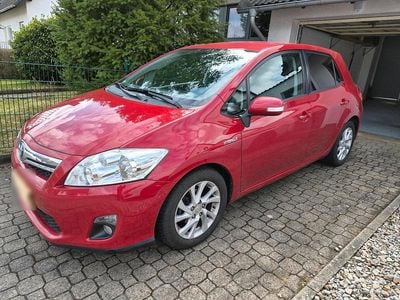 Gebraucht Toyota Auris Hybrid 136 PS (100 kW) 2012 Rot Kleinwagen