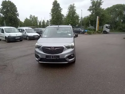 Gebraucht Opel Combo-e Life Ultimate 100 kW (136 PS) 2022 Kontrast grau/quarz silber Van / Kleinbus