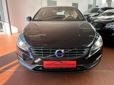 Gebraucht Volvo V60 Business Edition 163 PS (119 kW) 2015 Schwarz Kombi
