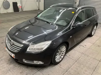 Gebraucht Opel Insignia Sport 131 PS (96 kW) 2011 Schwarz Kombi