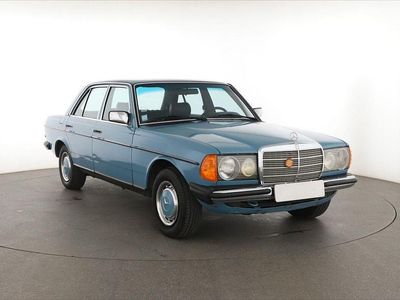 Gebraucht Mercedes E230 136 PS (100 kW) 1982 Blau Limousine