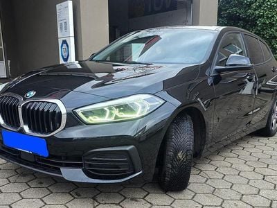 Second-hand BMW 118 Advantage 150 CP (110 kW) 2022 Negru Hatchback