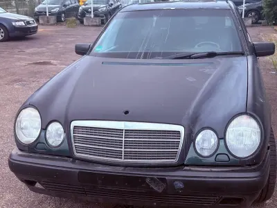 Gebraucht Mercedes E430 279 PS (205 kW) 1999 Schwarz Limousine