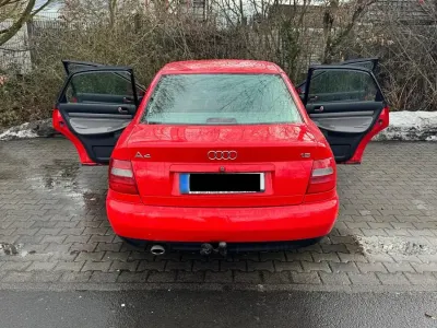 Używany Audi A4 125 KM (91 kW) 1997 Czerwony Sedan/Limuzyna