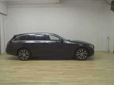 Gebraucht Mercedes E300 Avantgarde 320 PS (235 kW) 2021 Schwarz Kombi