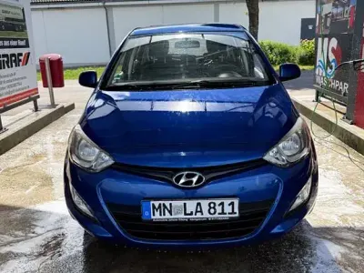 Gebraucht Hyundai i20 Edition 86 PS (63 kW) 2012 Blau Kleinwagen