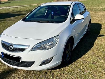 Gebraucht Opel Astra Color Edition 140 PS (102 kW) 2012 Weiß Limousine