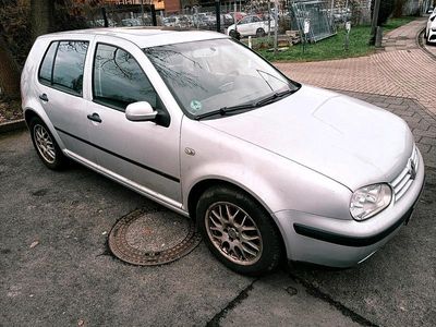 Silber Gebraucht 2002 VW Golf IV Kleinwagen | 2.200 € (Fairer Preis)