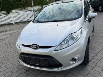 Gebraucht Ford Fiesta Titanium 97 PS (71 kW) 2011 Silber Limousine