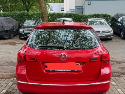 Używany Opel Astra 110 KM (80 kW) 2013 Czerwony Kombi