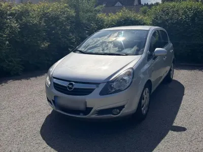 Gebraucht Opel Corsa 69 PS (50 kW) 2010 Silber Kleinwagen