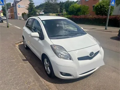 Gebraucht Toyota Yaris Life 90 PS (66 kW) 2011 Weiß Kleinwagen