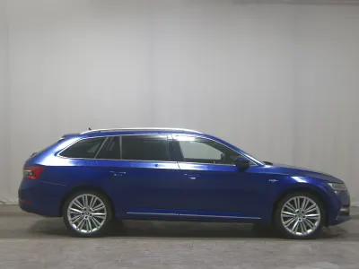 Gebraucht Skoda Superb LAURIN & KLEMENT 280 PS (205 kW) 2023 Blau Kombi