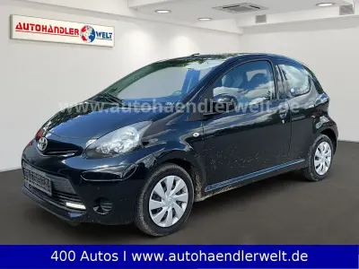 Gebraucht Toyota Aygo Basis 68 PS (50 kW) 2014 Schwarz Kleinwagen