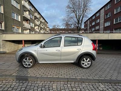 Silber Gebraucht 2010 Dacia Sandero Stepway SUV | 2.000 €