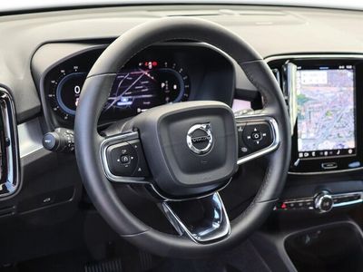 Weiß Gebraucht 2024 Volvo XC40 Plus SUV | 35.140 € (Fairer Preis)