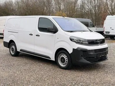 Second-hand Opel Vivaro Basis 144 CP (105 kW) 2024 Alb Monovolum