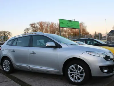 Gebraucht Renault Mégane GrandTour Initiale Paris 110 PS (80 kW) 2013 Platingrau Kombi