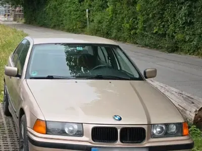 Gebraucht BMW 316 115 PS (84 kW) 1991 Gold Limousine