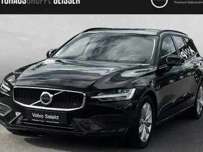 Gebraucht Volvo V60 Core 197 PS (144 kW) 2025 Onyx schwarz Kombi