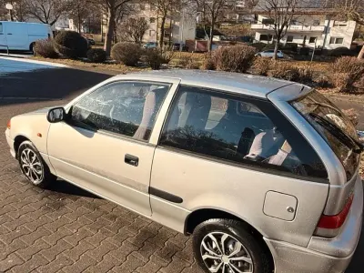 Gebraucht Suzuki Swift GLS 53 PS (38 kW) 2001 Silber Limousine