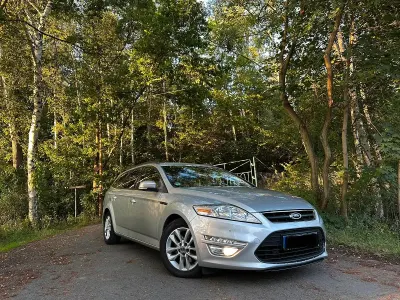 Gebraucht Ford Mondeo 143 PS (105 kW) 2013 Silber Kombi