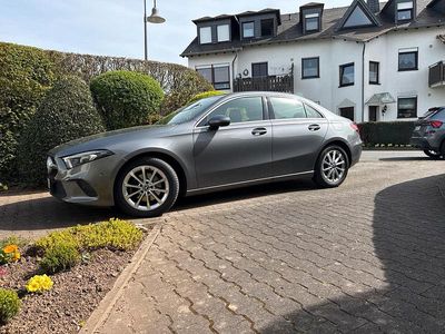 Gebraucht Mercedes A200 163 PS (119 kW) 2019 Grau Limousine