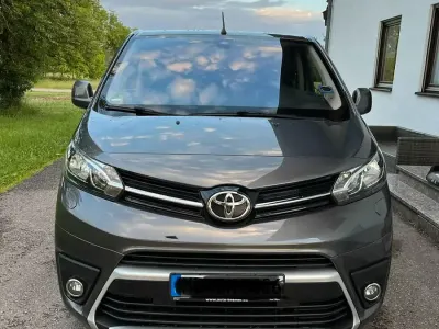 Gebraucht Toyota Proace Verso 177 PS (130 kW) 2017 Grau Kombi
