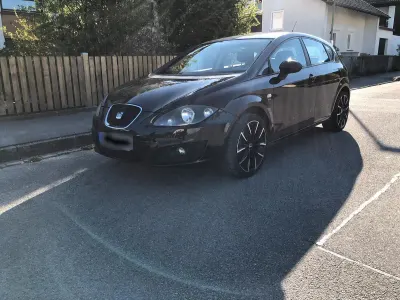 Begagnad Seat Leon 105 HK (77 kW) 2012 Svart Sedan