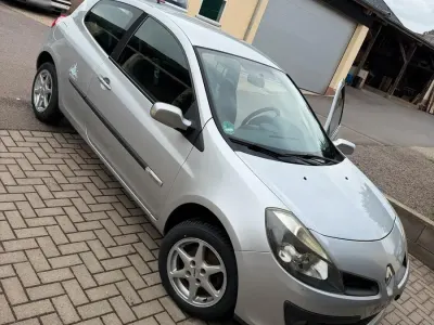 Gebraucht Renault Clio III 75 PS (55 kW) 2008 Silber Kleinwagen
