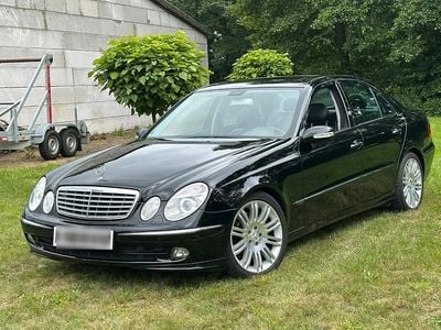 Schwarz Gebraucht 2005 Mercedes E200 Sport Limousine | 8.499 € (Fairer Preis)